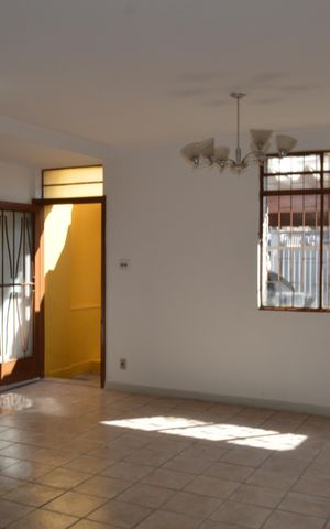 Casa à venda com 111m², 3 quartos e 2 vagasSala 