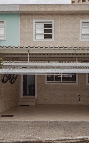 Casa à venda com 110m², 3 quartos e 2 vagasGaragem