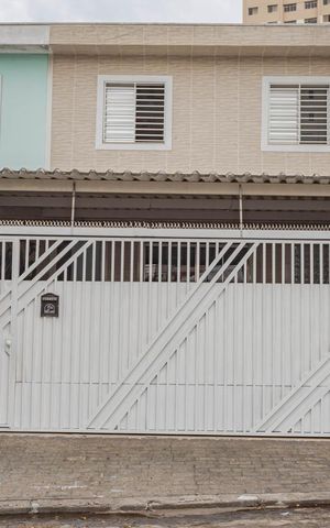 Casa à venda com 110m², 3 quartos e 2 vagasFachada