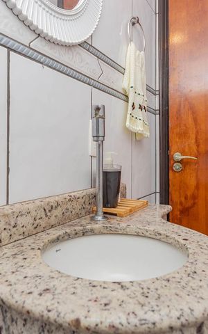 Casa à venda com 110m², 3 quartos e 2 vagasLavabo
