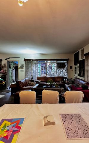 Casa à venda com 1000m², 6 quartos e 2 vagas Casa à venda com 1000m², 6 quartos e 2 vagasSala