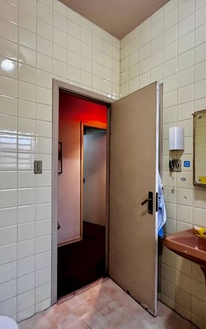Casa à venda com 1000m², 6 quartos e 2 vagas Casa à venda com 1000m², 6 quartos e 2 vagasBanheiro Social