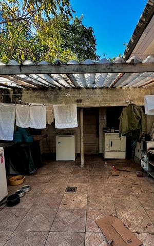 Casa à venda com 1000m², 6 quartos e 2 vagas Casa à venda com 1000m², 6 quartos e 2 vagasÁrea de Serviço