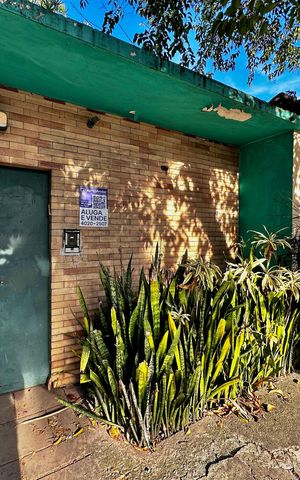 Casa à venda com 1000m², 6 quartos e 2 vagas Casa à venda com 1000m², 6 quartos e 2 vagasFachada