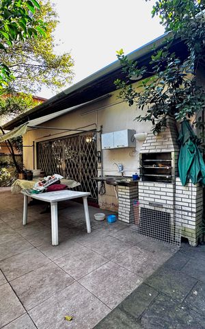 Casa à venda com 1000m², 6 quartos e 2 vagas Casa à venda com 1000m², 6 quartos e 2 vagasÁrea comum