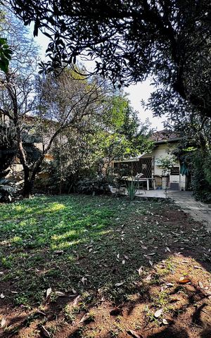 Casa à venda com 1000m², 6 quartos e 2 vagas Casa à venda com 1000m², 6 quartos e 2 vagasÁrea comum