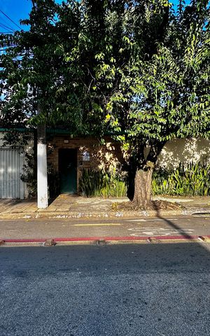 Casa à venda com 1000m², 6 quartos e 2 vagas Casa à venda com 1000m², 6 quartos e 2 vagasFachada