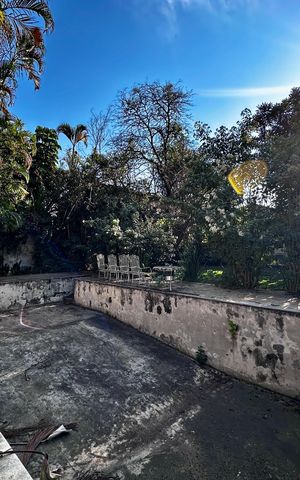 Casa à venda com 1000m², 6 quartos e 2 vagas Casa à venda com 1000m², 6 quartos e 2 vagasÁrea comum