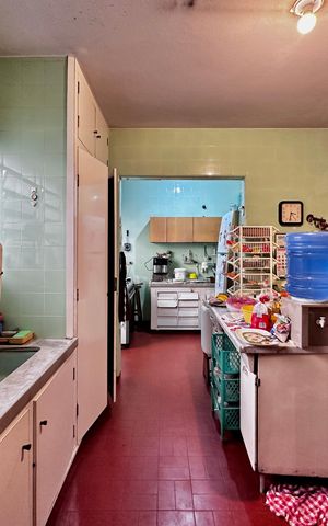 Casa à venda com 1000m², 6 quartos e 2 vagas Casa à venda com 1000m², 6 quartos e 2 vagasCozinha
