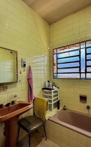 Casa à venda com 1000m², 6 quartos e 2 vagas Casa à venda com 1000m², 6 quartos e 2 vagasBanheiro Social