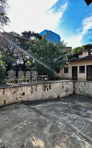Casa à venda com 1000m², 6 quartos e 2 vagas Casa à venda com 1000m², 6 quartos e 2 vagasÁrea comum