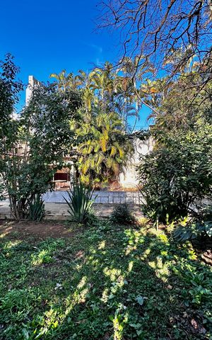Casa à venda com 1000m², 6 quartos e 2 vagas Casa à venda com 1000m², 6 quartos e 2 vagasÁrea comum