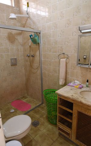Casa à venda com 340m², 4 quartos e 3 vagasBanheiro 1