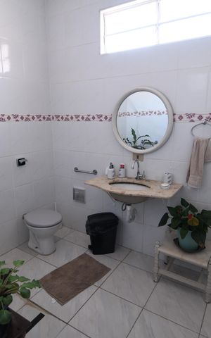 Casa à venda com 340m², 4 quartos e 3 vagasBanheiro 2