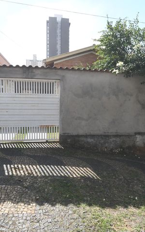 Casa à venda com 340m², 4 quartos e 3 vagasFachada