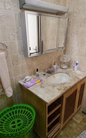 Casa à venda com 340m², 4 quartos e 3 vagasBanheiro 1