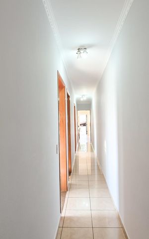 Casa à venda com 285m², 2 quartos e 2 vagasCorredor