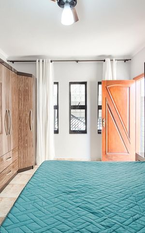 Casa à venda com 285m², 2 quartos e 2 vagasCasa 2 - Quarto