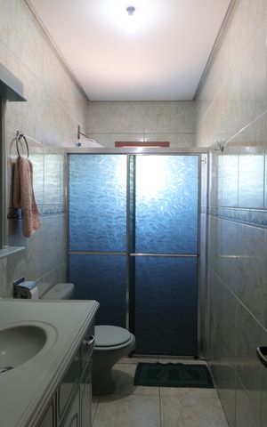 Casa à venda com 248m², 3 quartos e 2 vagasBanheiro