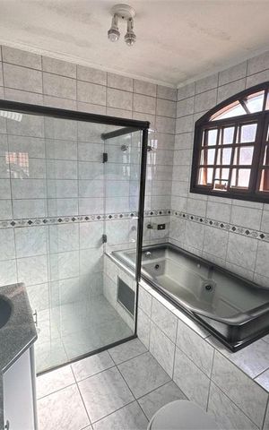 Casa à venda com 200m², 4 quartos e 6 vagas