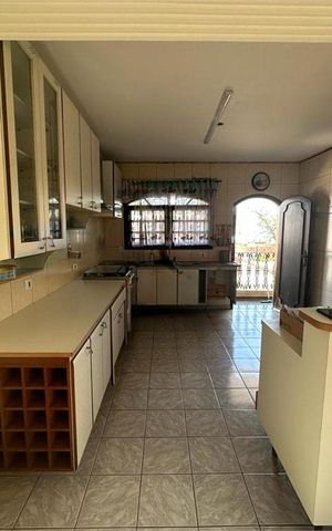 Casa à venda com 200m², 4 quartos e 6 vagas