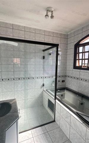 Casa à venda com 200m², 4 quartos e 6 vagas
