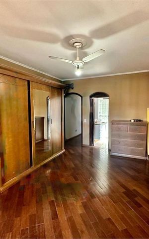 Casa à venda com 200m², 4 quartos e 6 vagas