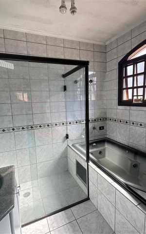 Casa à venda com 200m², 4 quartos e 6 vagas