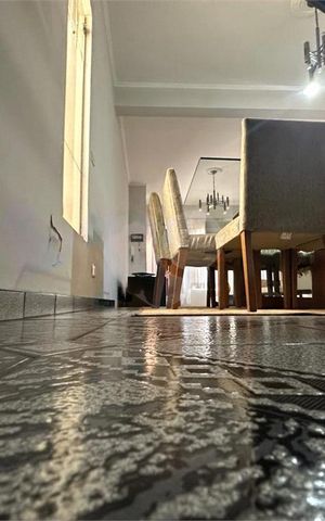 Casa à venda com 200m², 4 quartos e 6 vagas