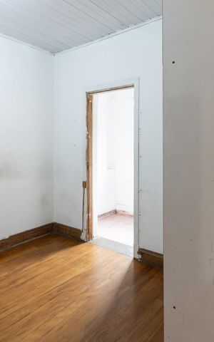 Casa à venda com 500m², 3 quartos e 4 vagas Casa à venda com 500m², 3 quartos e 4 vagasQuarto 2