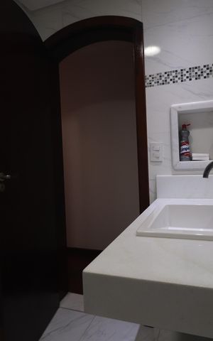 Casa à venda com 180m², 3 quartos e 2 vagasLavabo