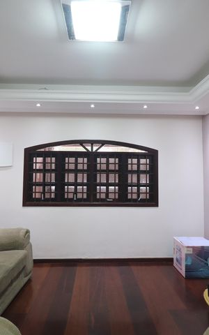 Casa à venda com 180m², 3 quartos e 2 vagasSala