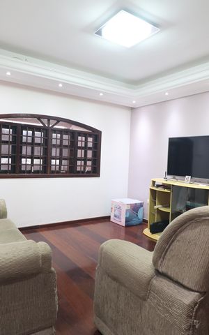 Casa à venda com 180m², 3 quartos e 2 vagasSala