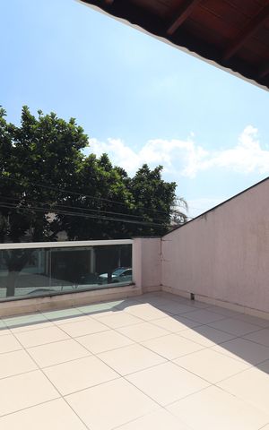 Casa à venda com 180m², 3 quartos e 2 vagasVaranda Quarto 1 suíte