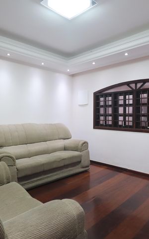 Casa à venda com 180m², 3 quartos e 2 vagasSala