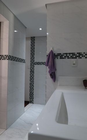 Casa à venda com 180m², 3 quartos e 2 vagasBanheiro Quarto 1 suíte