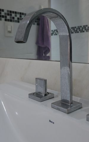 Casa à venda com 180m², 3 quartos e 2 vagasBanheiro Quarto 1 suíte
