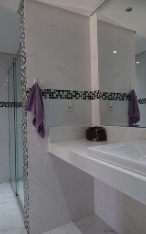 Casa à venda com 180m², 3 quartos e 2 vagasBanheiro Quarto 1 suíte