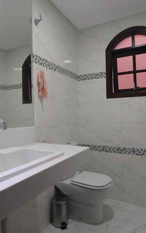 Casa à venda com 180m², 3 quartos e 2 vagasLavabo