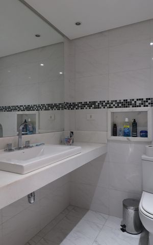 Casa à venda com 180m², 3 quartos e 2 vagasBanheiro Quarto 1 suíte