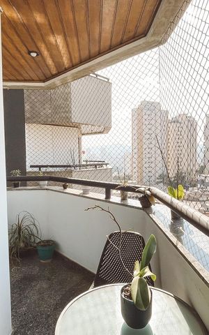 Apartamento à venda com 133m², 4 quartos e 2 vagas Apartamento à venda com 133m², 4 quartos e 2 vagasVaranda da Sala