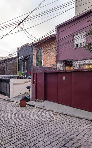 Casa à venda com 129m², 2 quartos e 1 vaga Casa à venda com 129m², 2 quartos e 1 vagaFachada