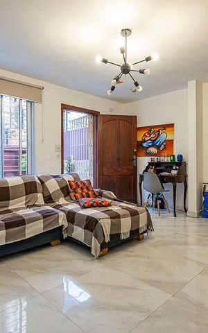 Casa à venda com 129m², 2 quartos e 1 vaga Casa à venda com 129m², 2 quartos e 1 vagaSala
