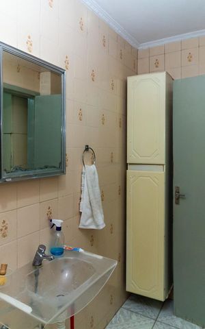 Casa à venda com 70m², 3 quartos e 2 vagas Casa à venda com 70m², 3 quartos e 2 vagasCasa 1 - Banheiro Social