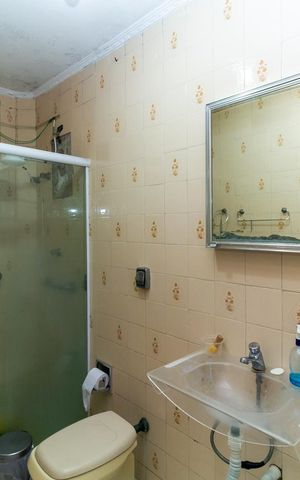 Casa à venda com 70m², 3 quartos e 2 vagas Casa à venda com 70m², 3 quartos e 2 vagasCasa 1 - Banheiro Social
