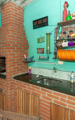 Casa à venda com 78m², 4 quartos e 3 vagasChurrasqueira