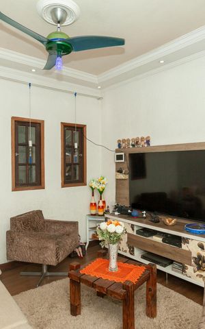 Casa à venda com 78m², 4 quartos e 3 vagasSala