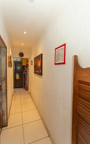 Casa à venda com 78m², 4 quartos e 3 vagasCorredor