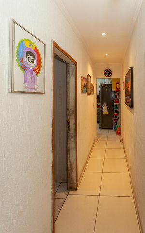 Casa à venda com 78m², 4 quartos e 3 vagasCorredor