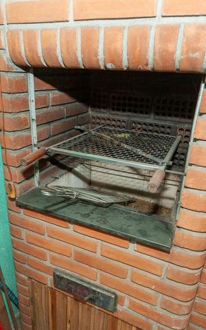 Casa à venda com 78m², 4 quartos e 3 vagasChurrasqueira